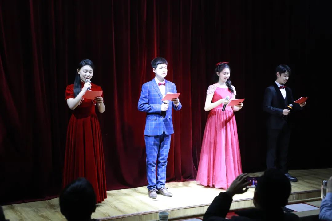 龙腾盛世 万象更新——昌乐二中2024年元旦文艺晚会成功举办