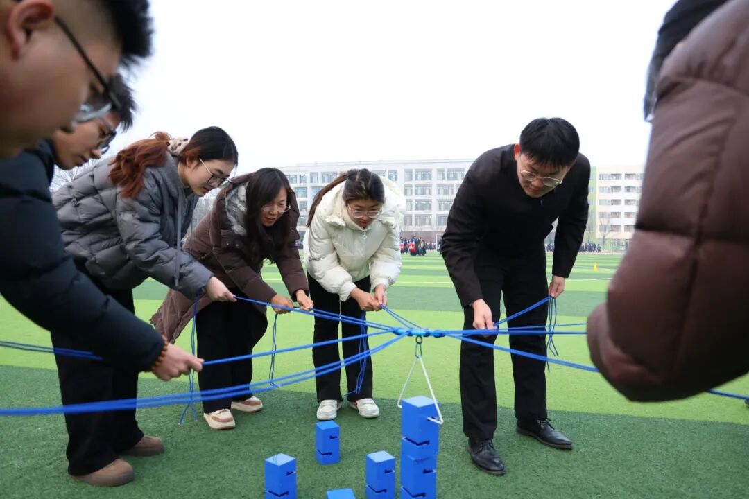 昌乐二中|271教育：我校组织教职工健身拓展活动